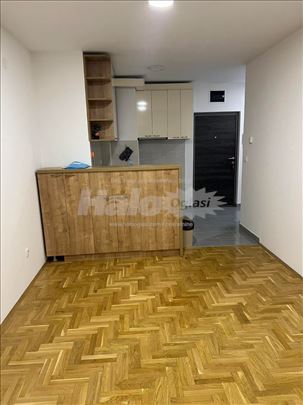 Jednoiposoban. Batajnica