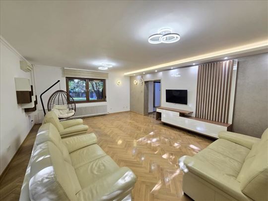 Kuća za izdavanje u Koste Racina ID#818805