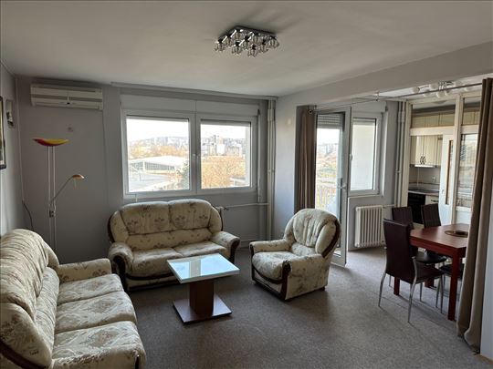 Mike Alasa, Dorćol, 63 m2