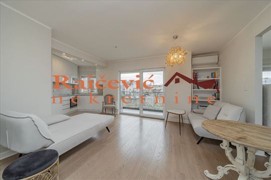 Obilicev venac, luks, 2.0-soban, namesten!        