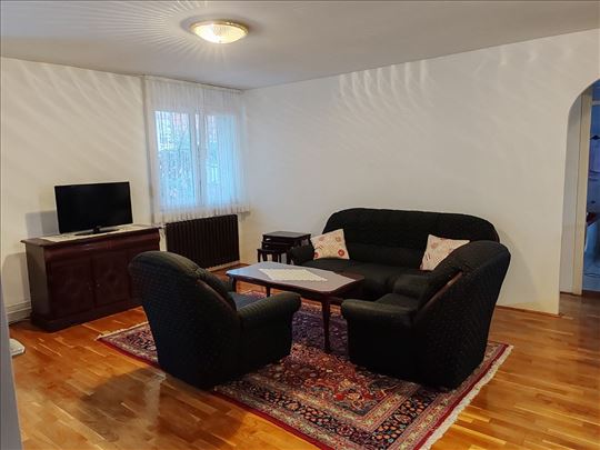 Odličan trosoban stan na Bežanijskoj kosi