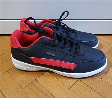 Patike 39 nove