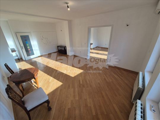 Prazan ili polunamesten stan, 3 sobe, salonac