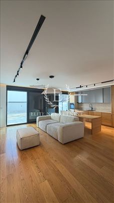 Trosoban lux stan+60m2 terasa,garaza