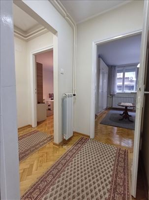 UKNJIŽEN dvosoban stan, u Vladetinoj ulici 