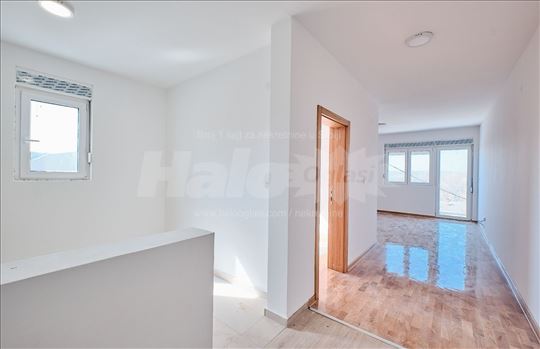 VLASNIK: Nov stan 51m² (47+4 Terasa) + Parking