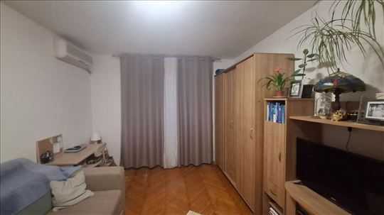 Vračar, kod Mileševske, uknjižen, 43 m2 sa lođom