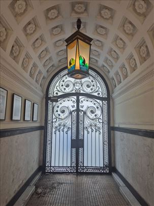 3,5 lux salonac kod Hrama, parking