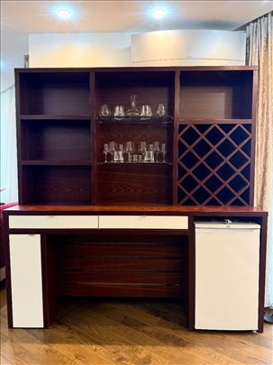 барски ормар са фрижидером
