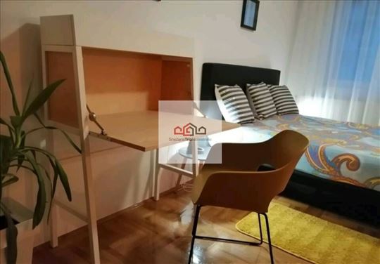 Grbavica NameŠtena Garsonjera 330 Eura Parking Mes