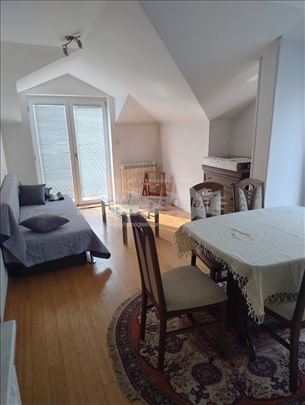 Izdajem dvosoban stan