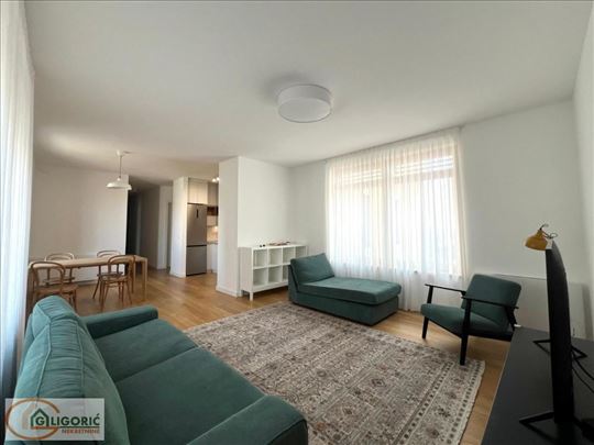 Luksuzan-namešten sa garažnim mestom