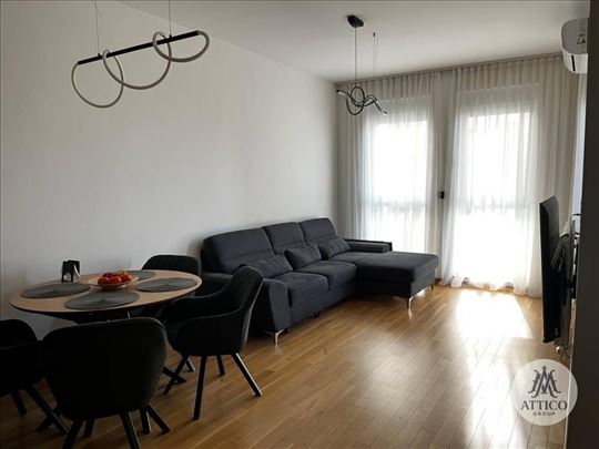 Moderan četvorosoban stan u blizini Futoškog parka