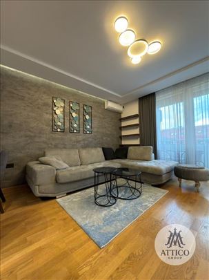 Moderan trosoban stan u Sajam kompleksu