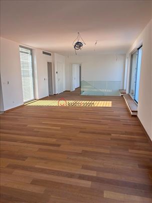 Nov. Useljiv. Toplotne pumpe. Pogled na hram