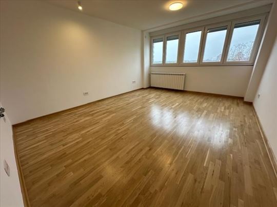 Novi Beograd-Stari Merkator-2.5-Renoviran-Uknjižen