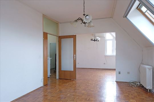 Odličan 3.0 stan, adaptibilan, uknjižen, useljiv