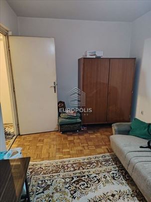 Odličan dvosoban stan u srcu Zemuna