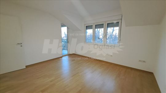 Odmah useljiv, uknjižen stan 52m2 u Kotežu