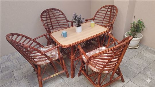 Pletene stolice od pruca