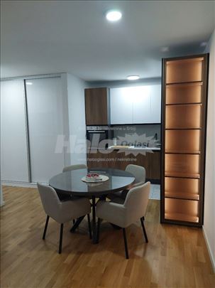 Prodajem,nov,useljiv stan-Sunnyville