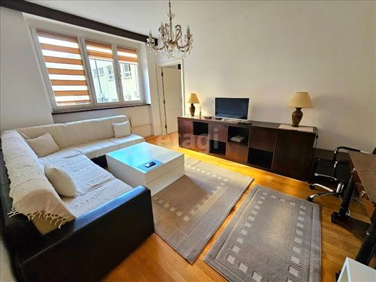 Dvosoban stan u strogom centru - renoviran