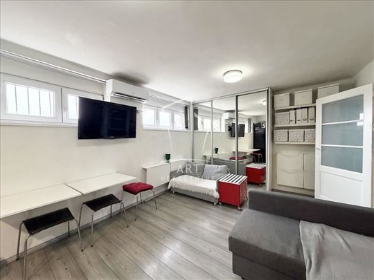 Stan sa dušom u srcu grada – Trg Nikole Pašića ID#