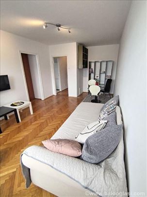 Top,Fontana,renoviran, svetao, 2 sobe, namešten