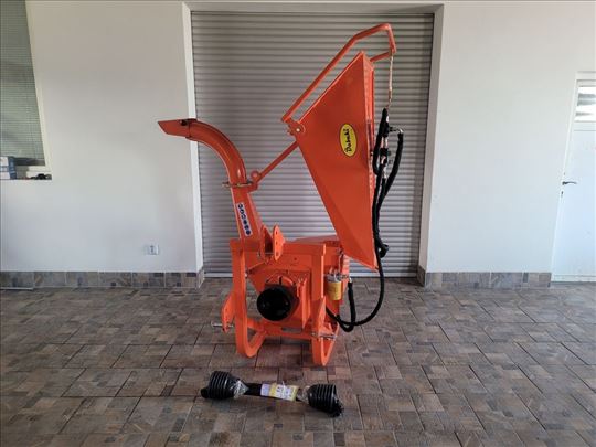 Traktorska drobilica za drvo Dabaki WCR 90 sa PDV