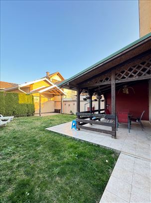 Bez provizije! Uknjižena kuća u St.Pazovi