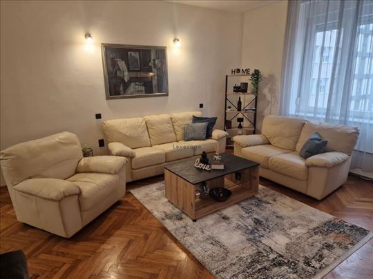 Vukov spomenik, 50m2