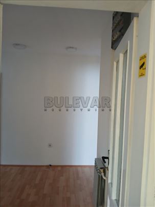 Izdaje se sprat kuće kod pozorišta od 93m2 kao pos