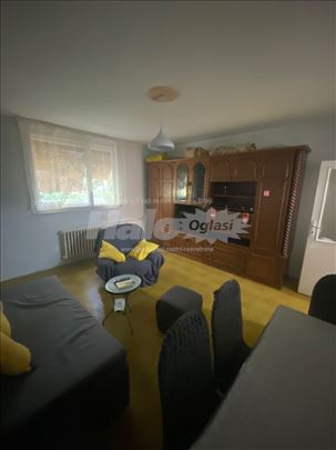 Izdajem nameštenu garsonjeru