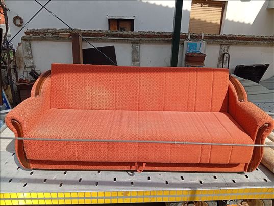 Kauč iz dva dela bez makaza povoljno ocuvano