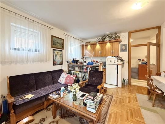 Odlična prilika, namešten stan, sa parking mestom 