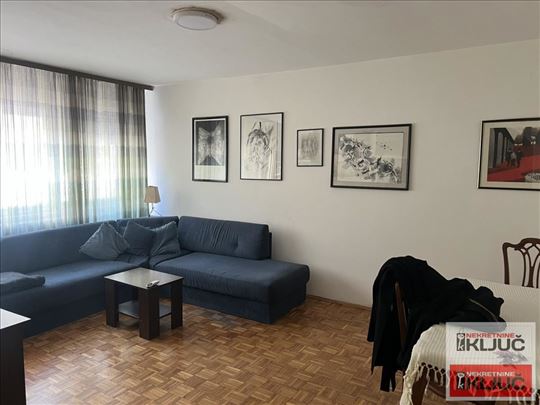 Petrovaradin, 75m2 + dvorišna terasa, Troiposoban