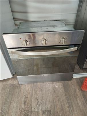 Ugradna rerna Candy, stanje perfektno