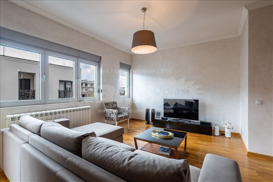 Vračar, Cerska - Dvostrano orijentisan sa garažom