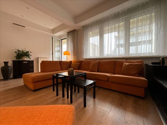 Komforan stan sa garažom kod Kalenić pijace