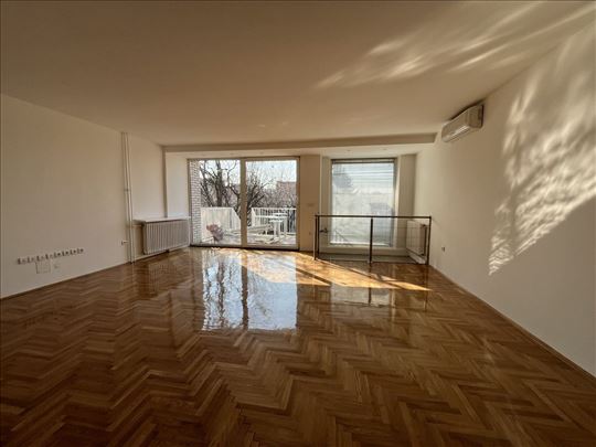 Luksuzna kuća- 4 kupatila,2 jedinice,3Garaže 252m2