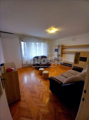 Namešten jednoiposoban stan sa terasom