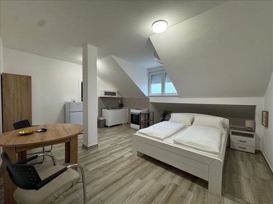 Opremljena garsonjera sa parkingom, Altina