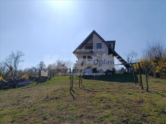 Prodaja se kuća u Brajevu sa placem