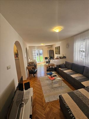 Prostran 2.5s stan, 70m2 sa terasom 