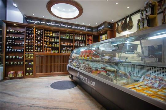 Велике расхладне витрине на продају