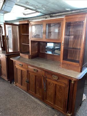 Vitrina od punog drveta sa mesingom