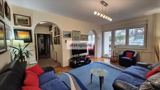 Četvorosoban stan 87 m², Karaburma