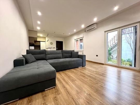 Crveni krst - Kuća sa delom dvorišta ID#2615