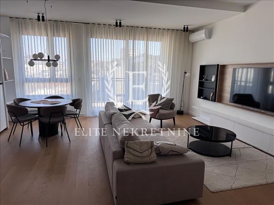 Dizajnerski lux stan kod Hrama,garaza