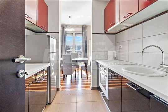 Izdaje se odličan namešten 2.5 stan 64m2 u centru